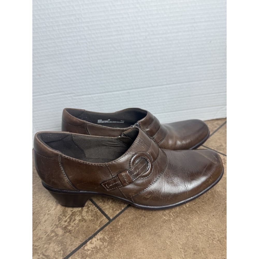Clarks Boots Womens 9M Brown Ankle Booties Leather Heels Buckle Side Zip - Picture 3 of 9